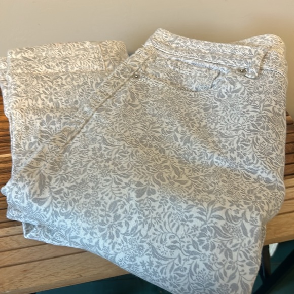 Uniqlo Floral Jeans - Picture 7 of 8